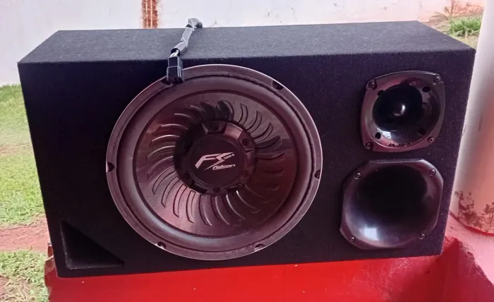 Caixa de som automotivo 