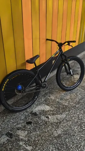 Bicicleta dirt jump