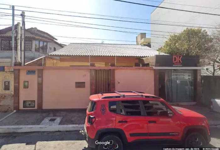 Casa Comercial nos Cavaleiros com 3 quartos com suíte  para Locação  .