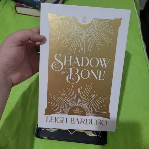 Shadow And Bone The Collector's Edition - Leigh Bardugo Slipcase importado/hardcover capa