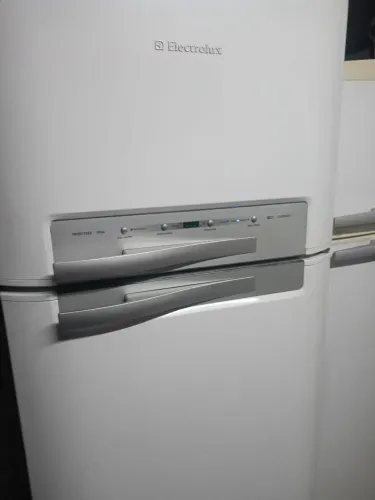 Eletrolux DF 46 Semi nova 