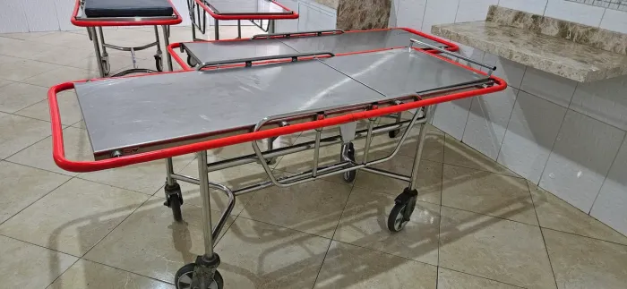 Maca de transporte totalmente Inox, Ótima qualidade, bom batedor/parachoque. 