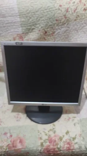 MONITOR LG Flatron L1753T !!SEM OS CABOS!!