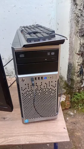 Servidor HP ProLiant ML310e Gen8 v2
