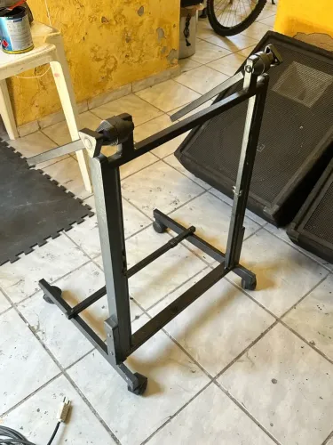 Rack para amplificadores e mesa de som