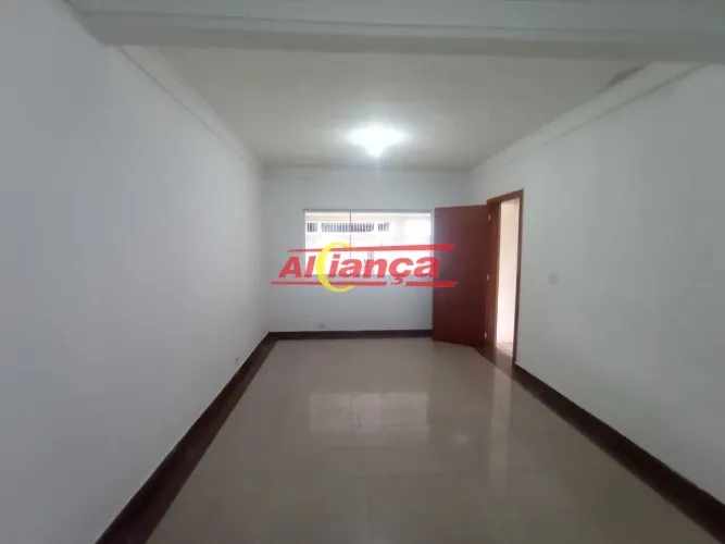 Sobrado com 154m² à locação, 3 quartos, suíte, 2 vagas no Lavras - Guarulhos/SP