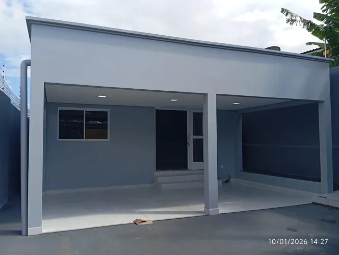 Aluga-se casa padrão classe A