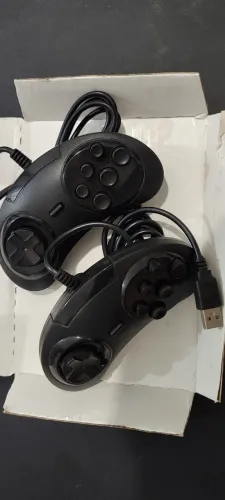 Par de Controles USB Estilo Mega Drive - 6 Botões - Novos