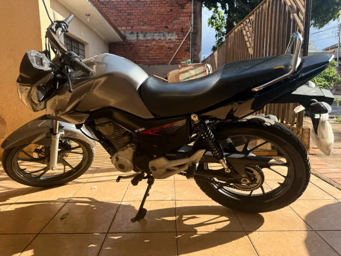 VENDO MOTO HONDA CG 160 2020