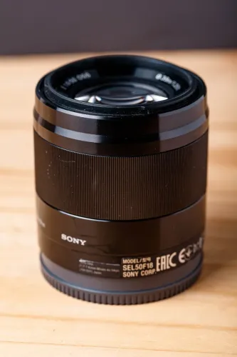 Lente Sony 50mm f1.8 OSS