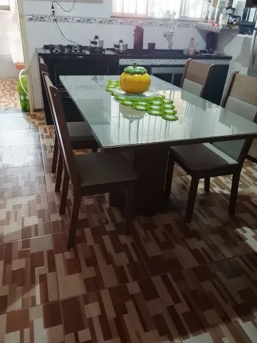 Mesa e painel 