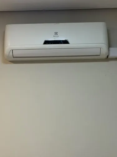 Ar-condicionado Electrolux 9.000 BTUs - Completo, com defeito