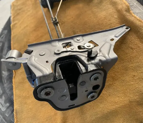 Fechadura Elétrica Porta Traseira Corsa Classic 1994 a 2016 - Original GM