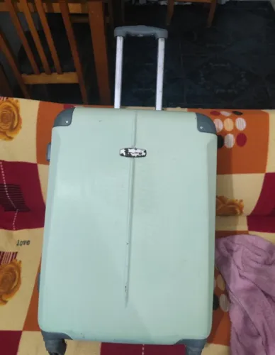 (LEIA O ANÚNCIO) MALA DE VIAGEM GRANDE NECESSÁRIO TROCAR UMA RODINHA