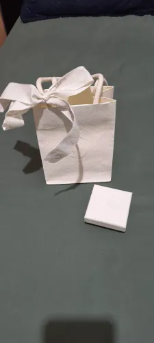 Sacolinha e caixinha jóia Swarovski 