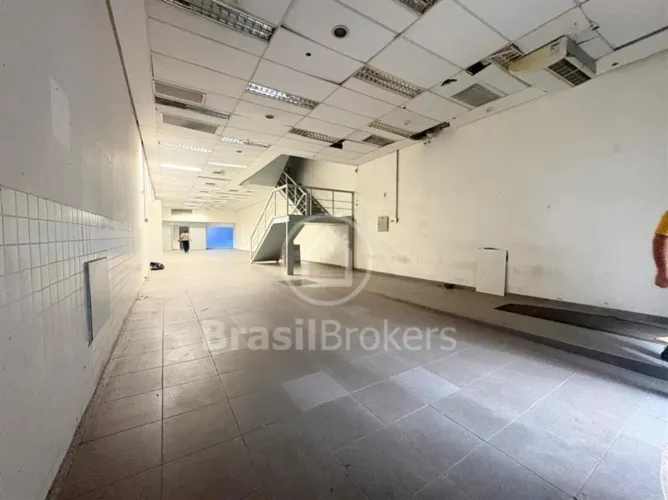 Prédio comercial á venda na Rua Senador Dantas, próximo a estações de metrô