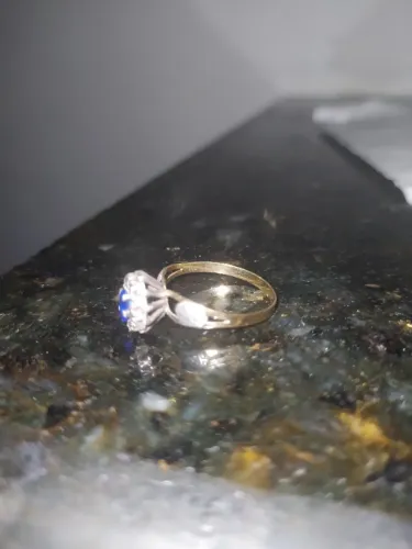 Vendo esse lindo anel de formatura de ouro 750 quilate