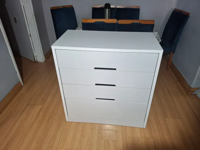CÔMODA COM 4 GAVETAS (LEIA A DESCRIÇÃO)