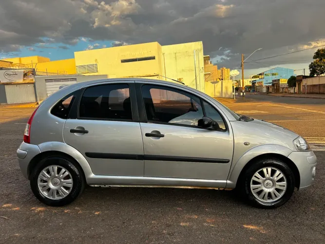 Citroen C3 GLX 1.4/ GLX Sonora 1.4 Flex 8V 5P 2011