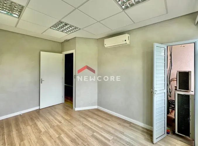 Sala comercial em Rua Thomekiti Kira - Granja Viana - Cotia/SP