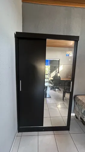 GUARDA ROUPA DE SOLTEIRO COM ESPELHO PORTA DE CORRER