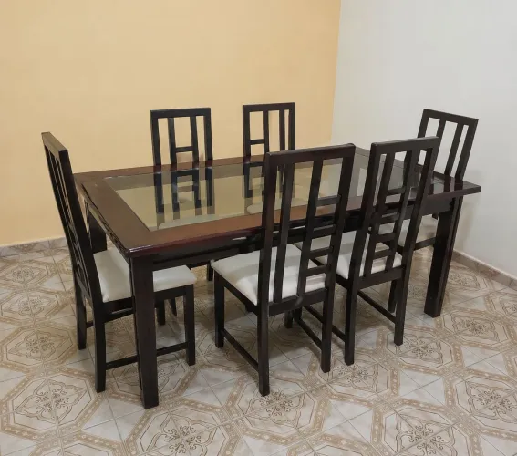 Conjunto de mesa e cadeiras