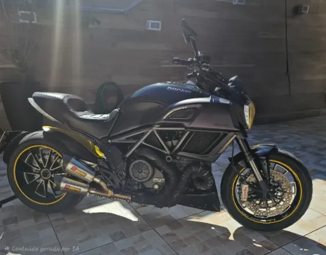 Moto do Batman ,Diavel ,17 mil km, original, conservada, revisada,?