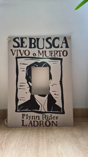 Kit Festa Enrolados Rapunzel: Painel Fotos Wanted + Bolsa Flynn Rider
