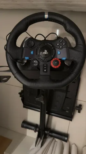 Volante Logitech + pedal e suporte PlayStation 4