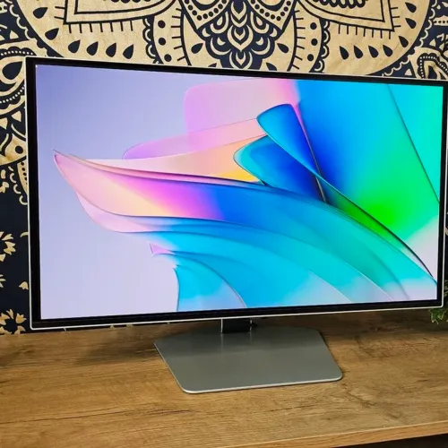 Monitor Samsung OLED G6 240Hz 27?