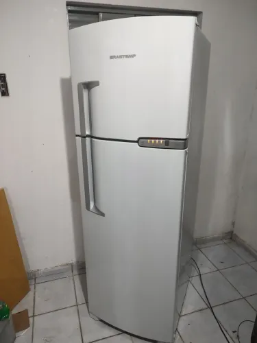 Geladeira Brastemp frost free gelando perfeitamente bem conservada 