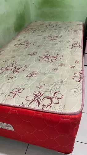 Duas camas de solteiro 