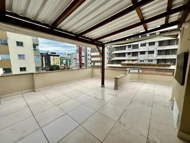 COBERTURA DUPLEX COM 3 QUARTOS DE FRENTE PARA A RUA ENCANTADO NA PRAÇA FLÁVIO BOIANOVSKI