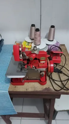 Máquina de Costura Semi-Industrial