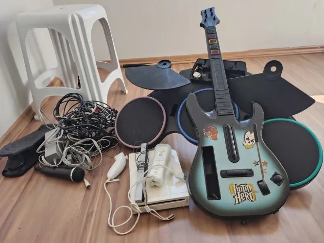 Nintendo wii + guitarra + bateria rock a band
