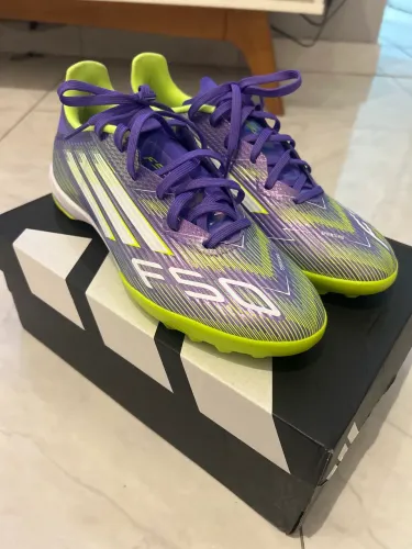 Chuteira Adidas F50 Society League - tamanho 40