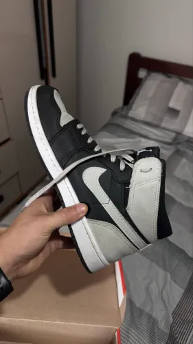 Nike Air Jordan 1 Mid Preto Cinza Branco