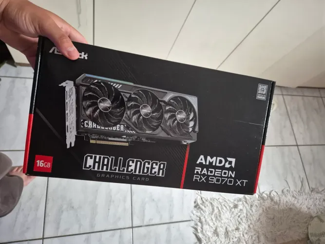 (Troco por 5070Ti + volta) Placa de video AMD 9070xt 16GB Challenger