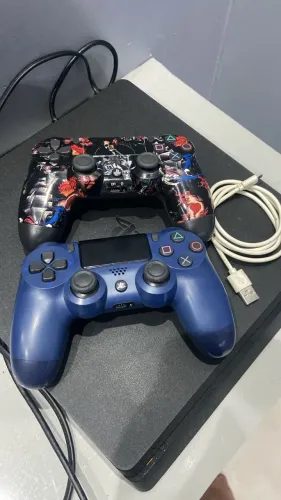 Vendo ps4 Slim pegando perfeitamente , vem com 10 jogos