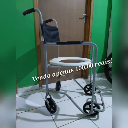 Cadeira de banho semi nova