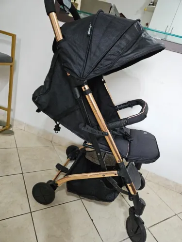 Carrinho de bebê + bebê conforto Burigotto