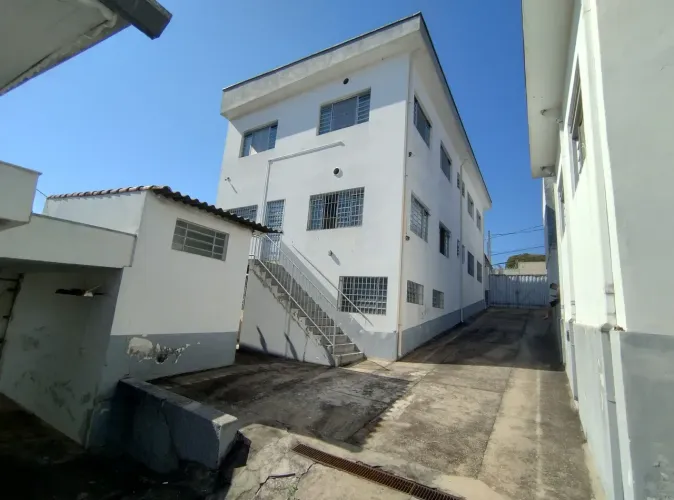 Casa para venda possui 980 metros quadrados com 24 quartos