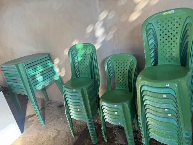 Cadeira de plástico e mesa plástico