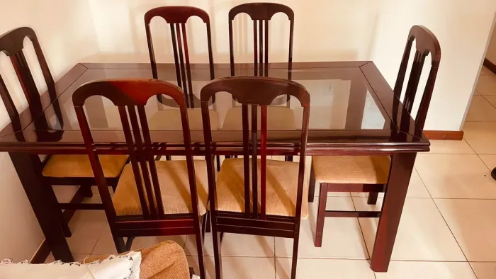 Mesa 6 cadeias com tampo de vidro