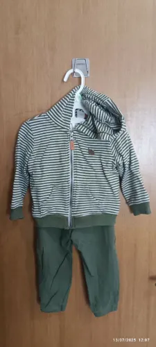 Conjunto jaqueta e calça Carter's em moletom forrado Tam 18 meses