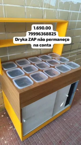 Balcão de complementos pra açaí
