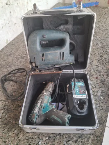 Vendo Serra tico tico funcionado certinho + parafusadeira sem bateria