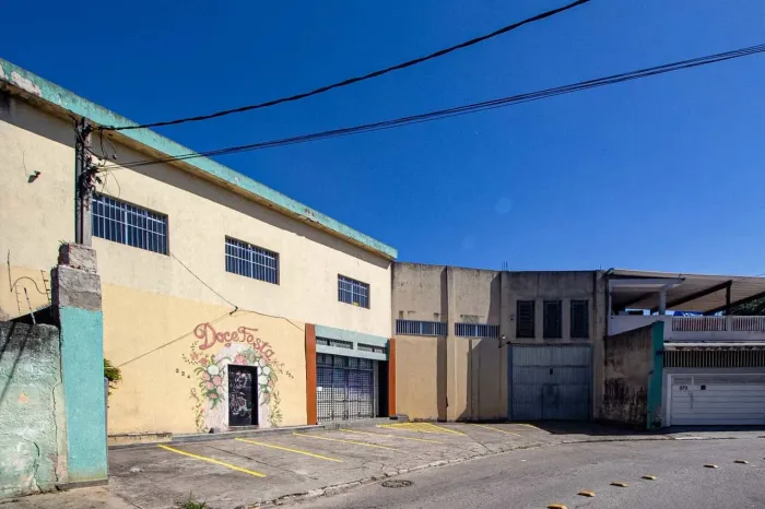 Galpão na Rua Cassiano dos Santos, 343 - Subsolo 500 m²