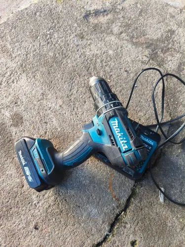Parafusadeira com martelete makita