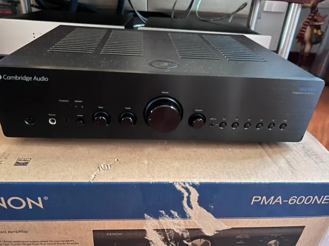 Amplificador integrado Cambridge Áudio Azur 651A